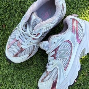 New Balance 530 Sneakers In A White and Pink Colorway Size 11c Kids Shoes